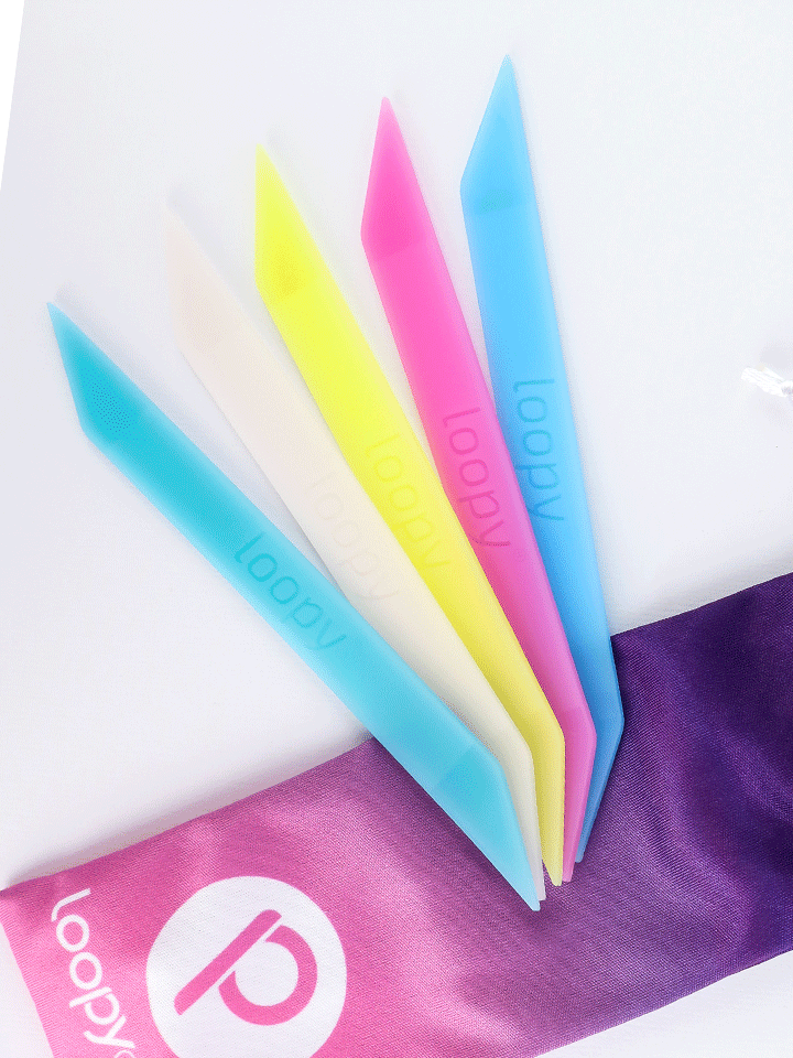 A GIF showing the color change in the Loopy Cases UV Color Changing Loop Pack.