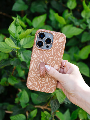 A woman holding a Sienna Sketches Loopy Case. || feature-media