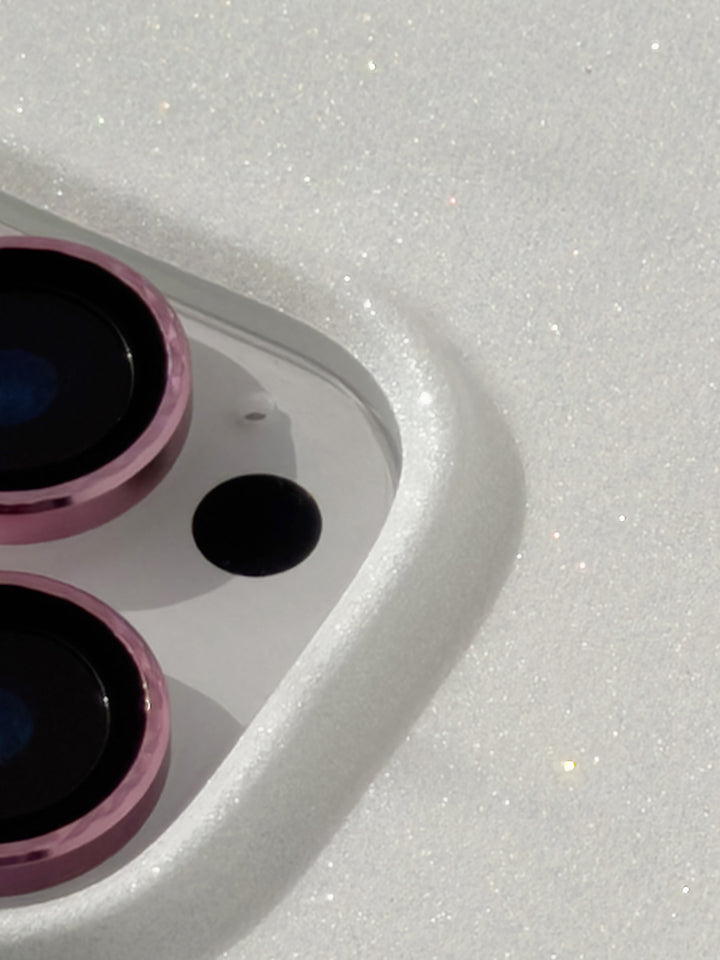 A close up of the sparkle on a White Shimmer Loopy Case. || feature-media