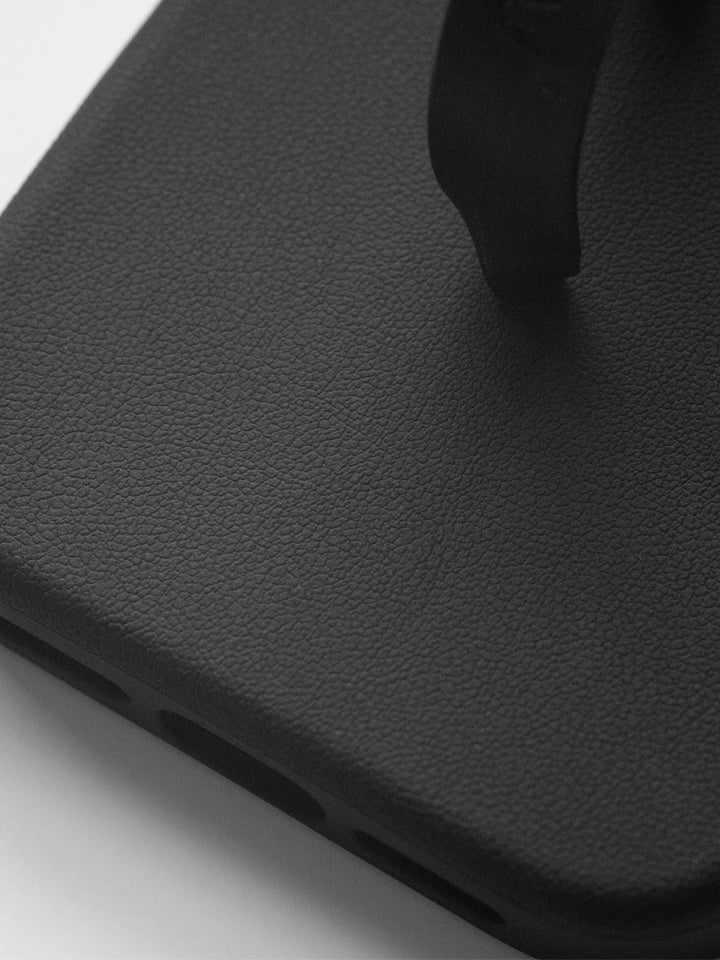 A close up of the pebble texture on an Onyx Loopy Case. || feature-media