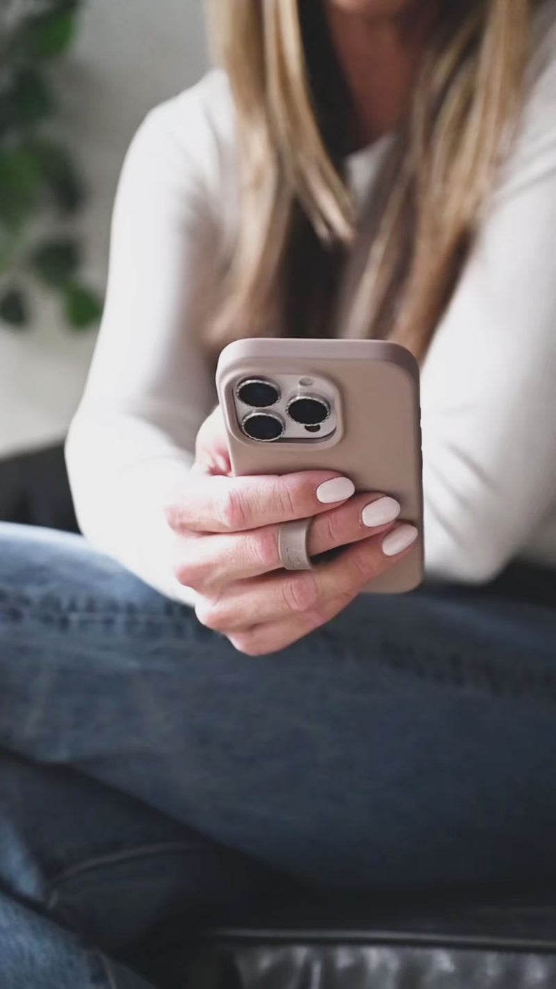 A video of a woman holding a Stone Loopy Case.